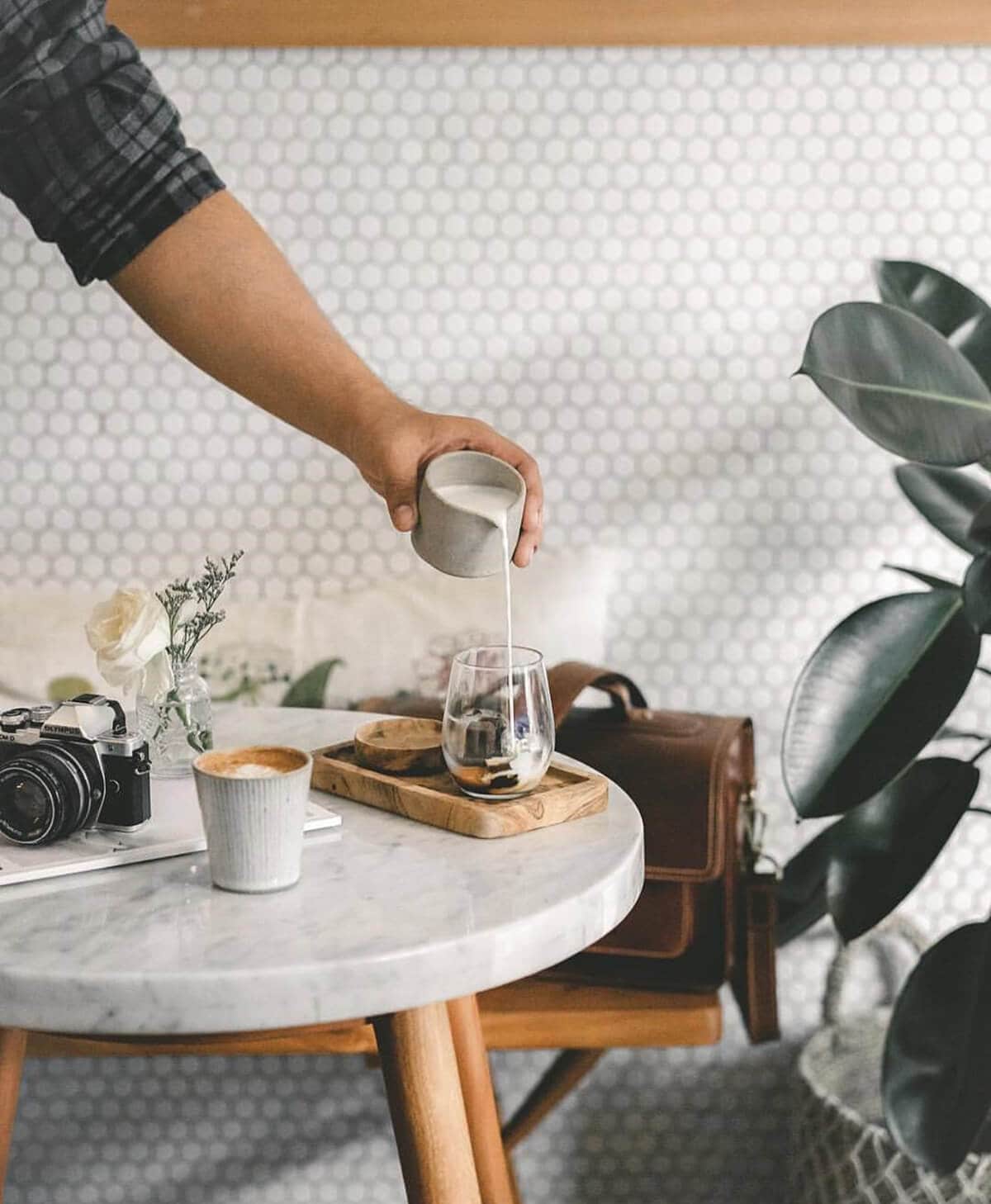 Guten Morgen: Where Coffee Meets Flowers Guten Morgen: Where Coffee Meets Flowers