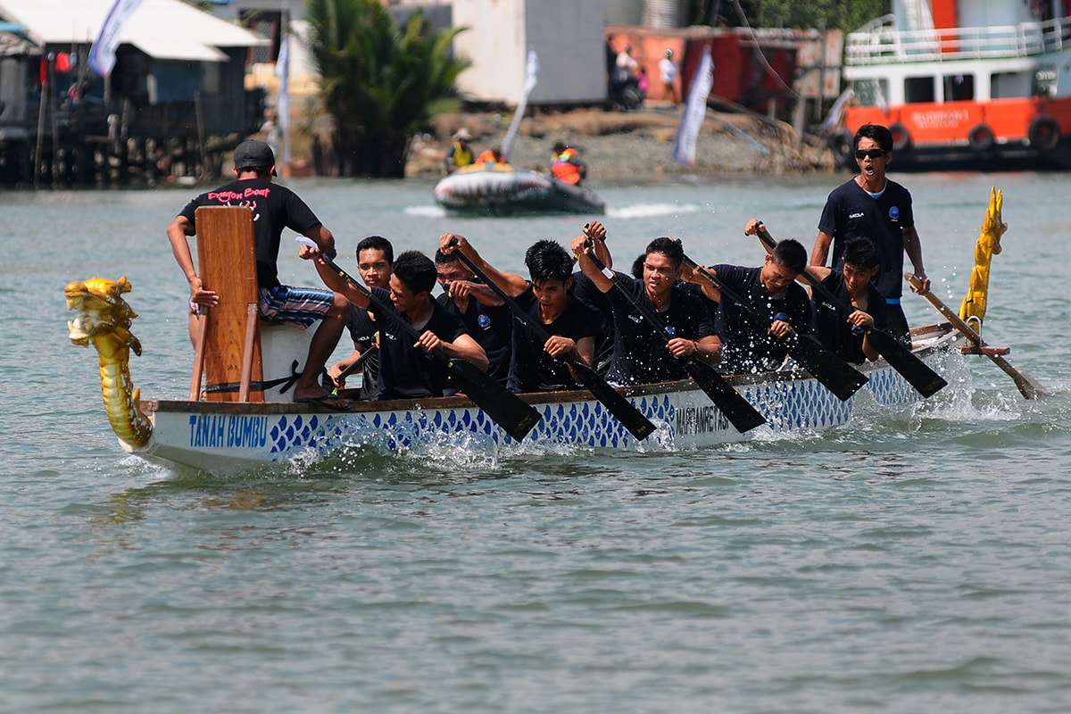 Lomba Dayung: Banjarmasin's Dragon Boat Competition Lomba Dayung: Banjarmasin's Dragon Boat Competition