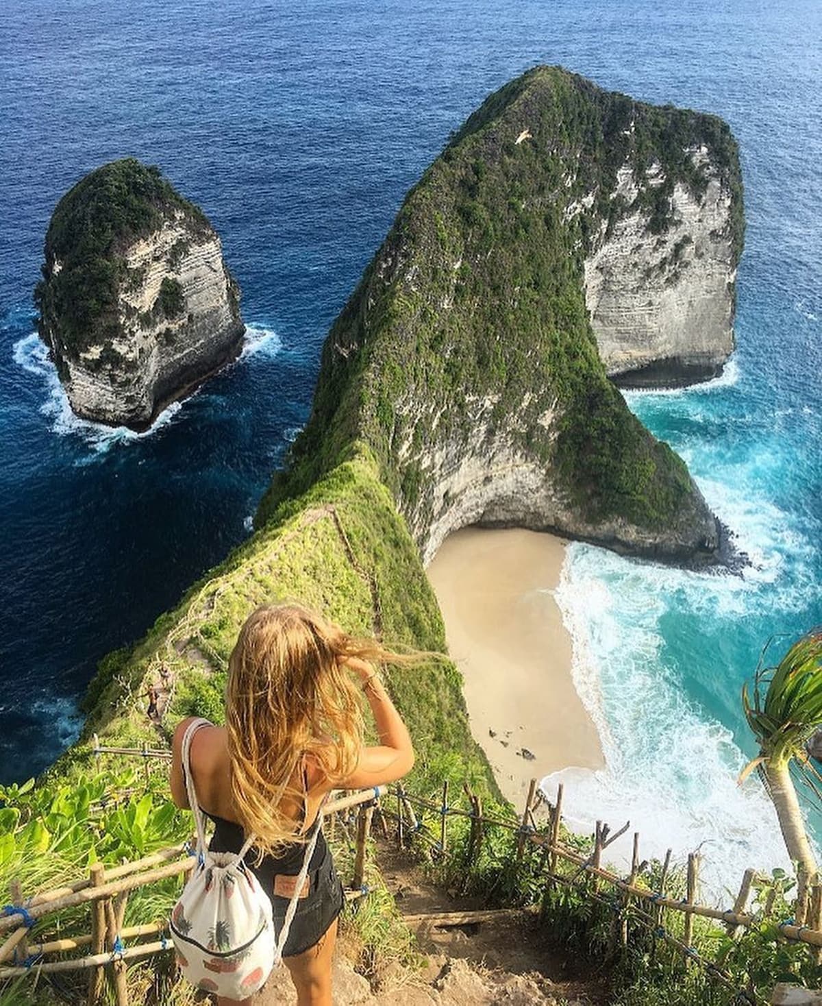 Kelingking Beach, Nusa Penida: A Jurassic Paradise Kelingking Beach, Nusa Penida: A Jurassic Paradise