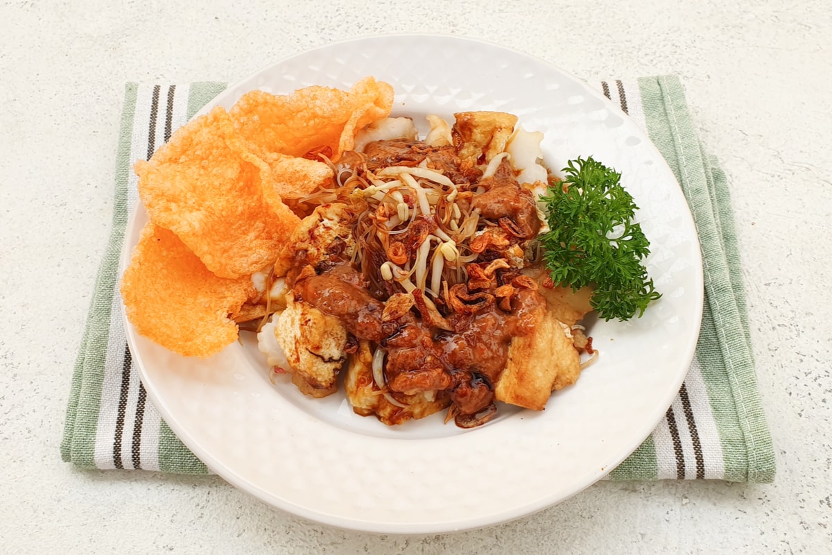 Ketoprak in Jakarta: The Savory Tofu Salad of the Capital Ketoprak in Jakarta: The Savory Tofu Salad of the Capital