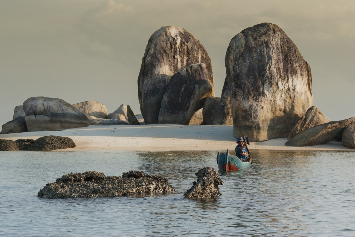batu berlayar di kepulauan bangka belitung