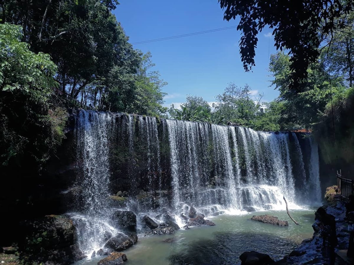 Check Out the Incredible Temam Waterfall: Nature's Majesty on Display Check Out the Incredible Temam Waterfall: Nature's Majesty on Display