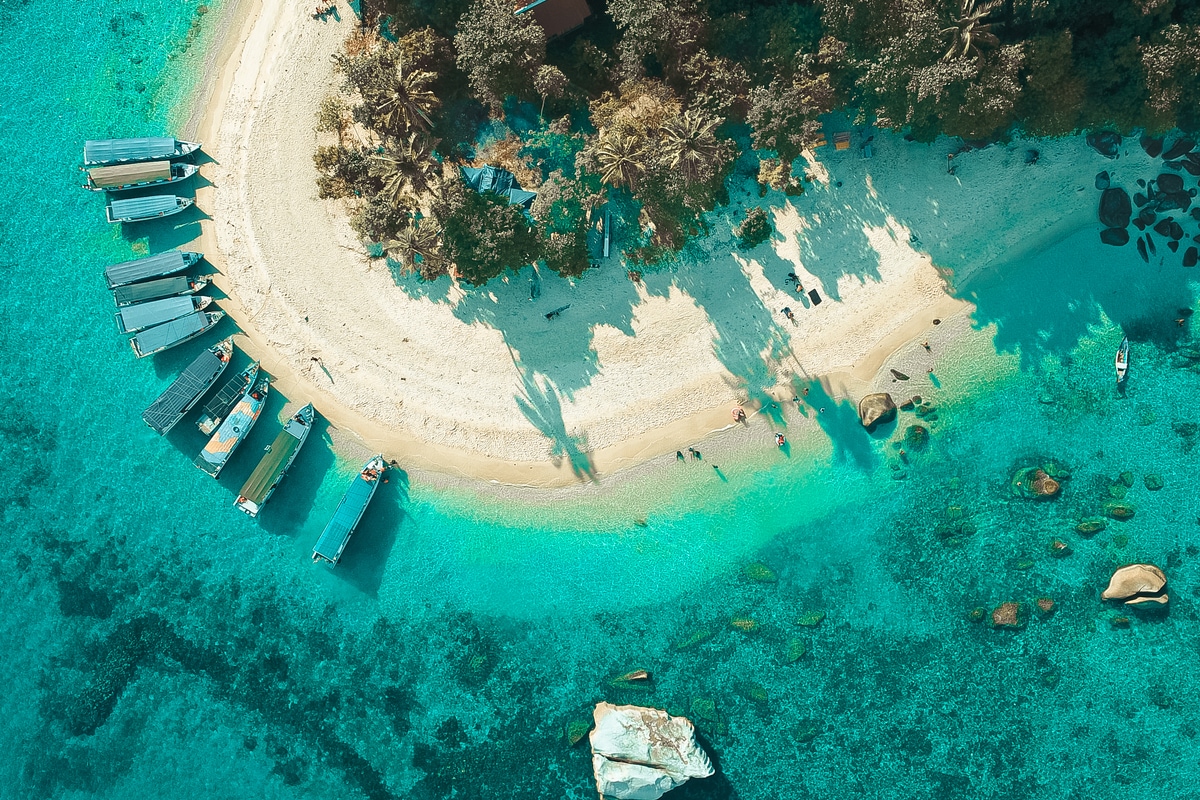 tanjung kelayang di kepulauan bangka belitung